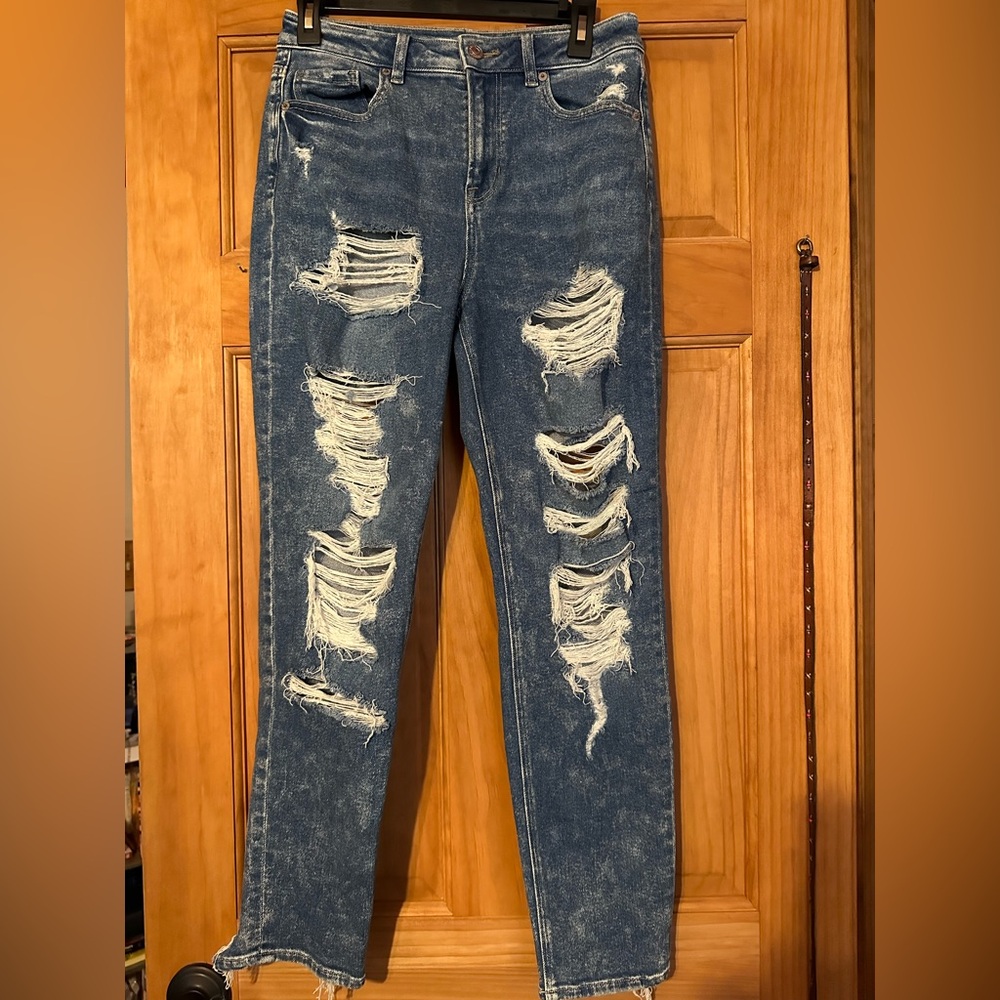 American Eagle Ripped Jeans Dark Wash